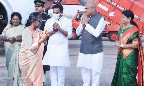 Ministers Ch Srinivasa Venu Gopala Krishna and Taneti Vanita welcoming President Droupadi Murmu at Madhurapudi airport in Rajamahendravaram on Wednesday. Telangana Governor Tamilisai Soundararajan and Union Minister G Kishan Reddy are also seen.