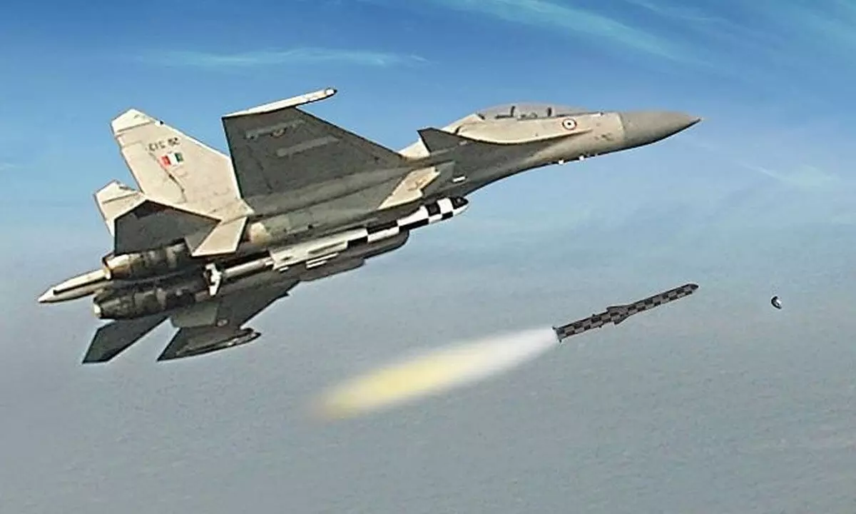 IAF tests BrahMos with 400-km range from Sukhoi