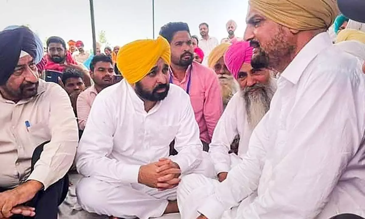 Punjab Chief Minister Bhagwant Mann visits Sidhu Moosewalas house to express condolences to family