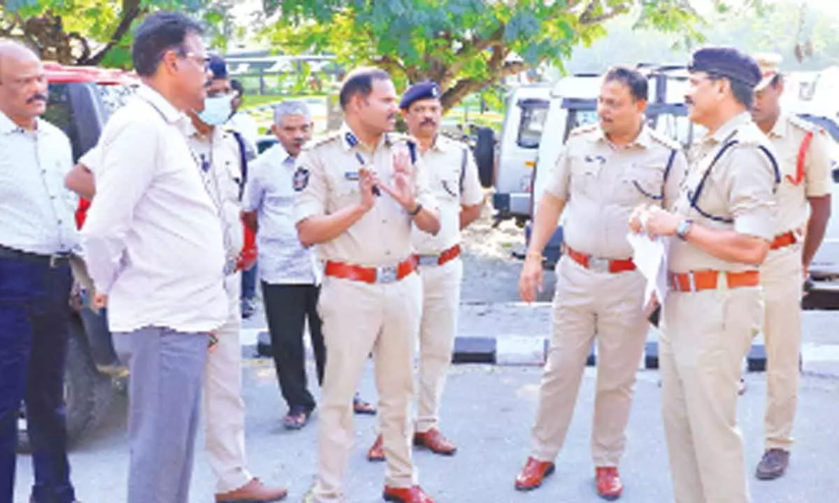 Anantapur range DIG Ravi Prakash at a SSD token issuing counter in Tirupati on Friday. District SP P Parameswar Reddy and others were also seen.