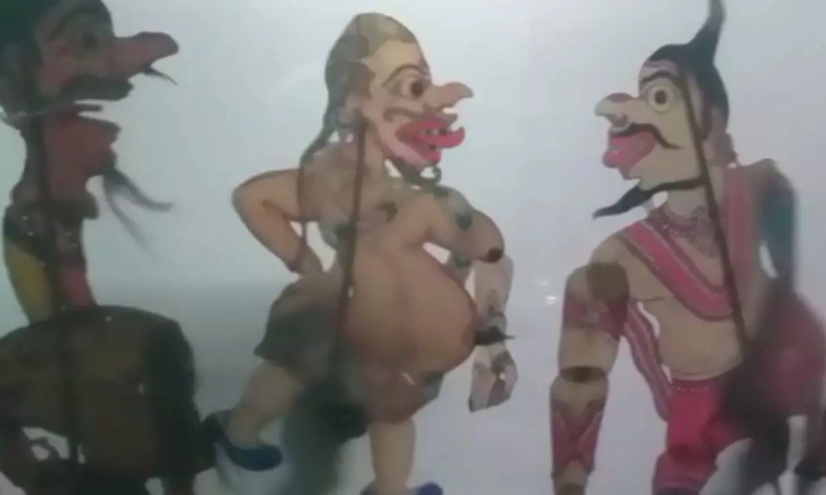 Sri Sai Nilaya Puppet Show group president Thota Balakrishna conducting a puppet show at Madhavapatnam in Kakinada on Sunday