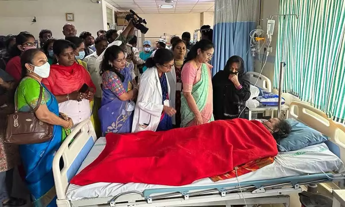 AP Mahila Commission chairperson Vasireddy Padma consoling the stampede victim undergoing treatment at GGH in Guntur on Monday