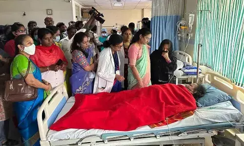 AP Mahila Commission chairperson Vasireddy Padma consoling the stampede victim undergoing treatment at GGH in Guntur on Monday