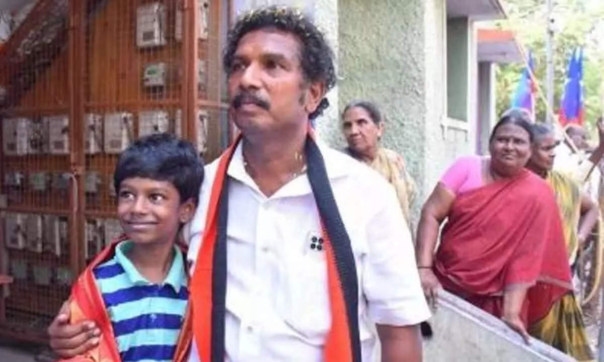 DMK legislator conducts door-to-door meeting of voters
