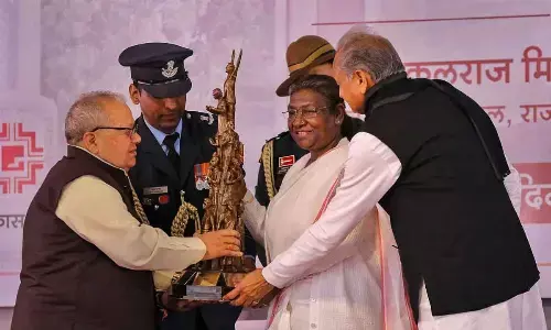 President Droupadi Murmu being presented a memento by Rajasthan Governor Kalraj Mishra and Chief Minister Ashok Gehlot during the inauguration of Samvidhan Udyan at Raj Bhawan in Jaipur on Tuesday