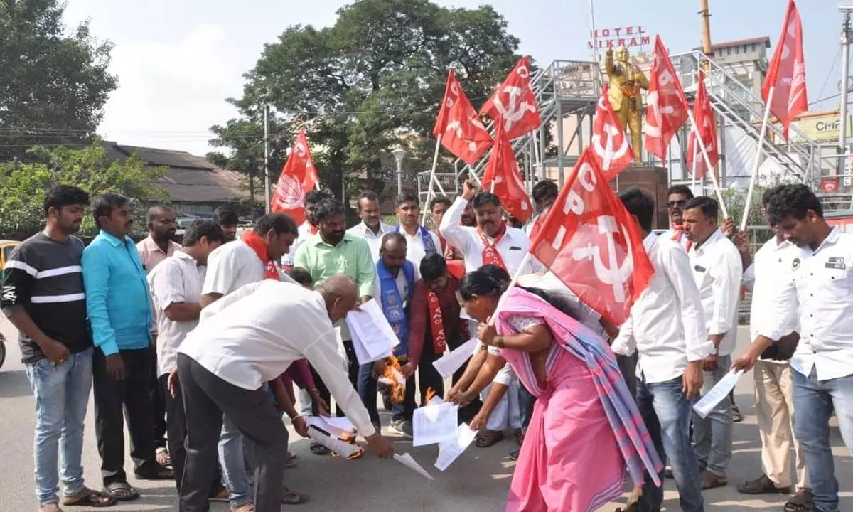 Left party activists burning the copy of GO No 1 banning meetings and rallies on roads at Ambedkar statue in Tirupati on Wednesday