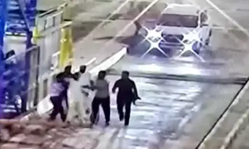 Netizens slam BRS MLA for slapping toll plaza employee in Mandamarri