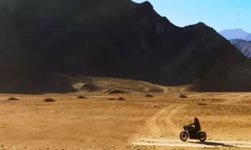 Sunny Deol’s Gadar first glimpse showcased him in an intense appeal!