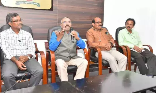 Press Academy Chairman Kommineni Srinivasa Rao interacting with the students of VSU in Nellore on Thursday