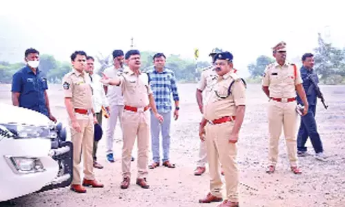 Palnadu district SP Ravishankar Reddy reviewing the arrangements at Kotappakonda on Thursday