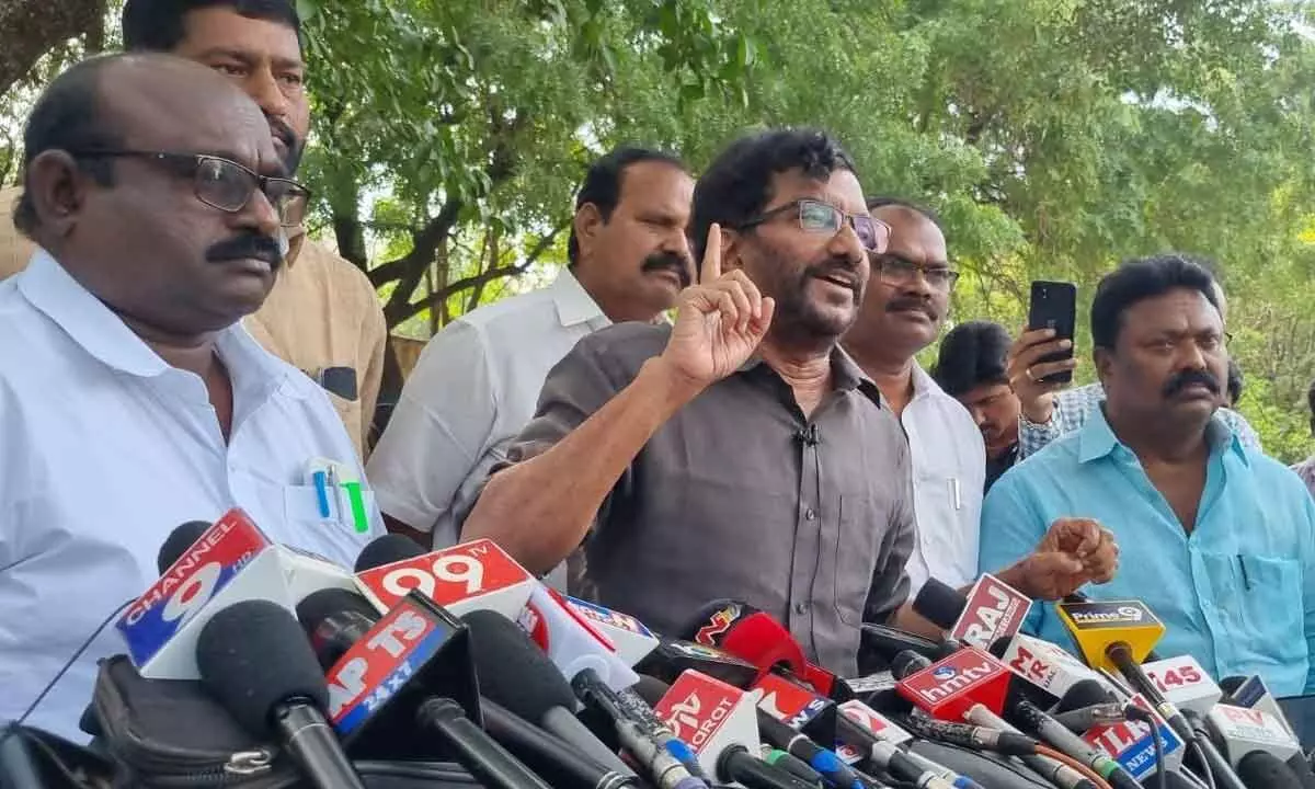 Senior TDP leader Somireddy Chandramohan Reddy addressing the media at the R&B Guest House in Nellore on Friday