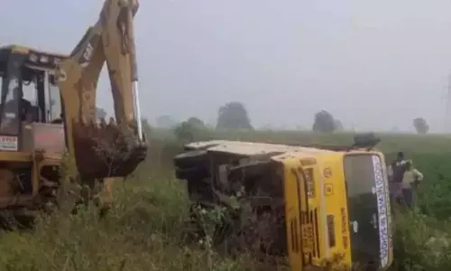 School bus overturns in Gurajala of Palanadu district, no casualties