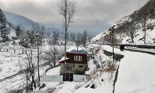 Partly cloudy sky, rain/snow likely in Jammu and Kashmir