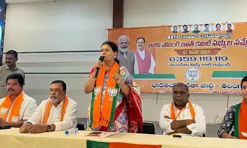 KCR playing gimmicks to hoodwink people: DK Aruna