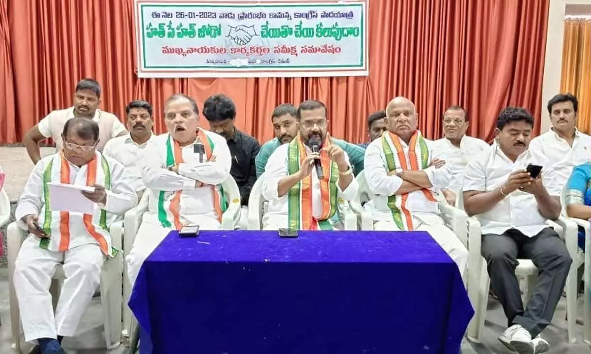 Hanumakonda DCC president Naini Rajender Reddy speaking at the preparatory meeting of ‘Haath Se Haath Jodo Abhiyan’ in Hanumakonda on Sunday