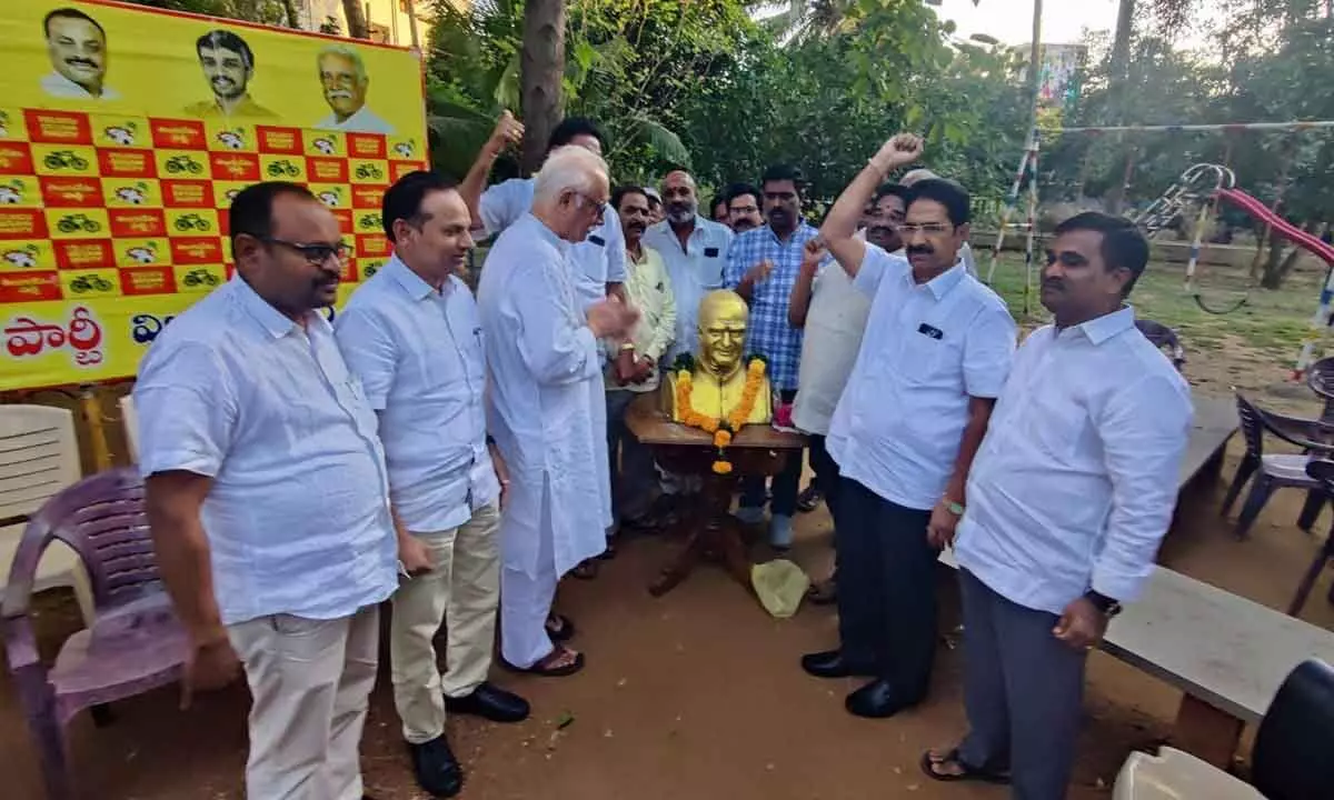 Senior TDP leader P Ashok Gajapathi Raju and others paying tributes to NTR to mark the party’s victory in 1983