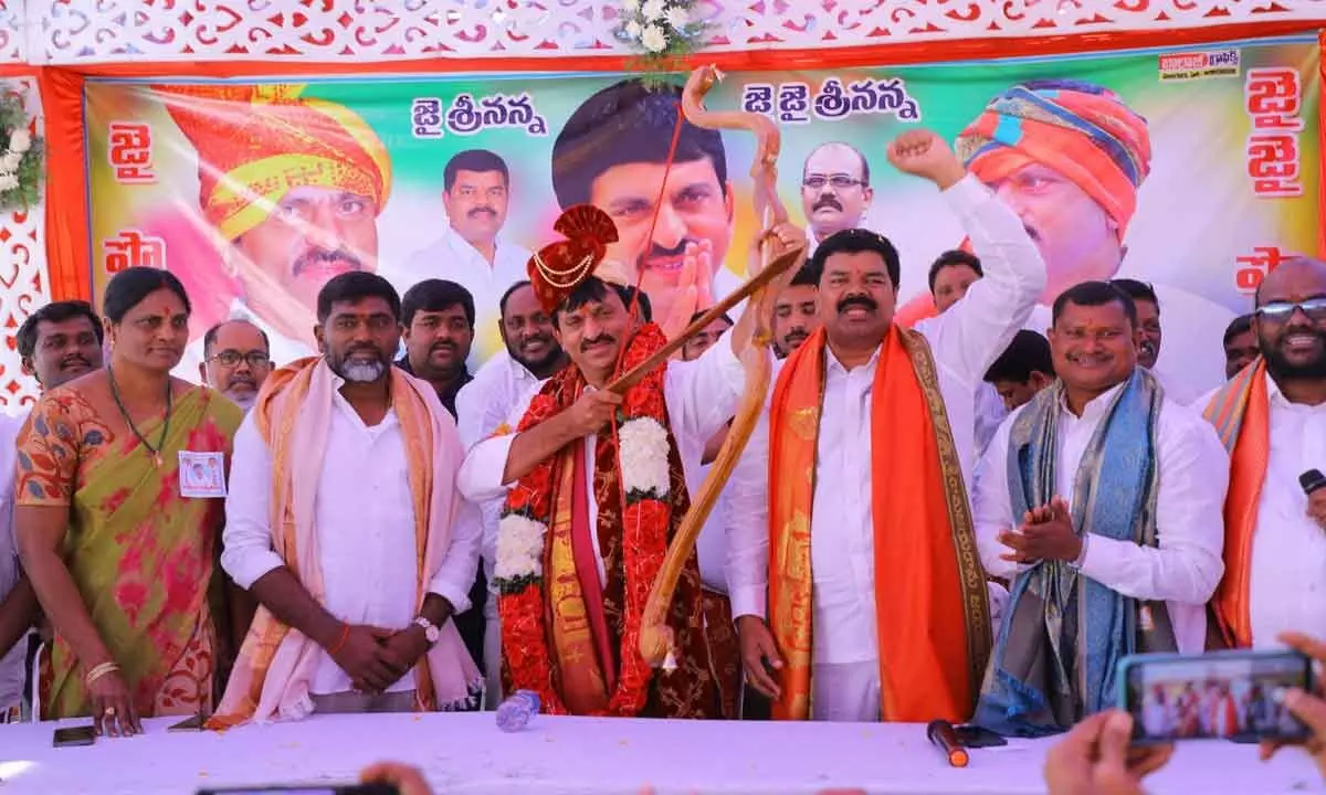 Former MP Ponguleti Srinivas Reddy being felicitated by his followers in ‘Athmeeya Sammelanam’ at Pinapaka in Kothagudem district.