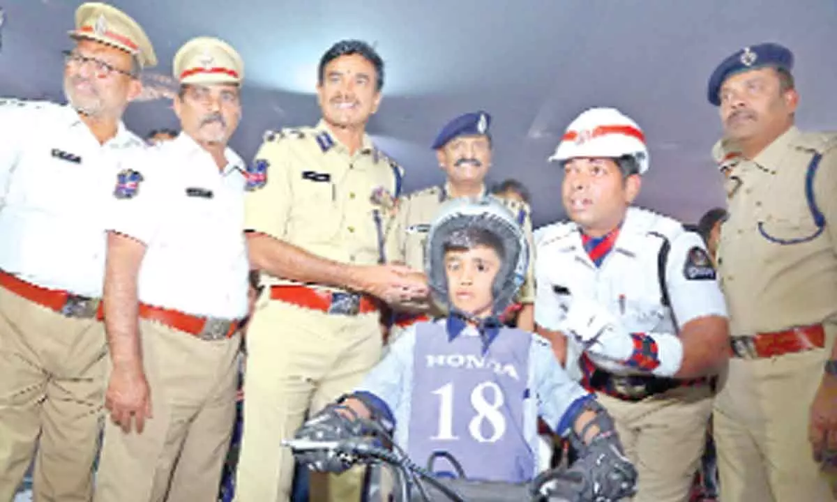 Hyderabad: City top cop inaugurates H-NEW stalls at Numaish