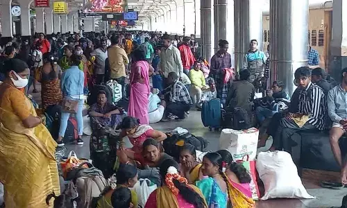 Festive rush: Express trains run jam-packed for weekend