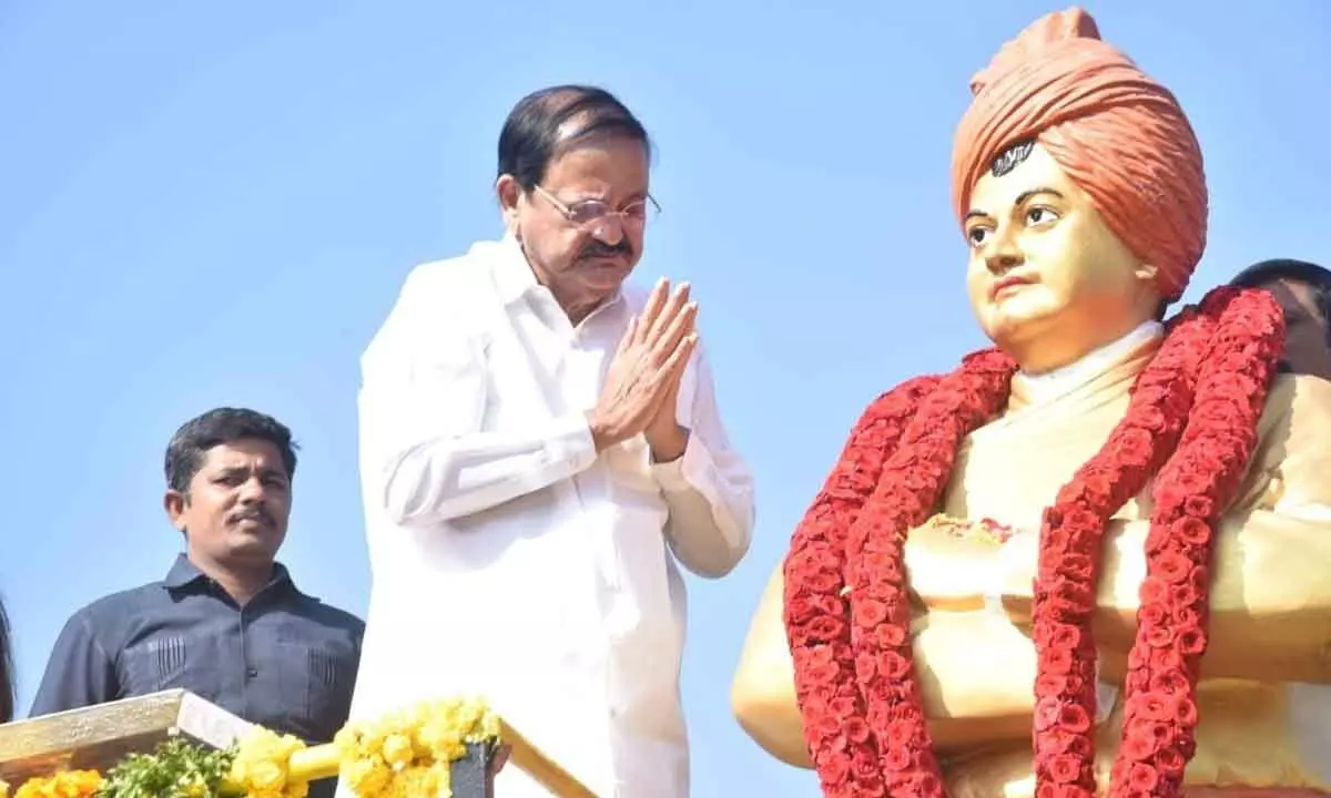 Former Vice President M Venkaiah Naidu paying tributes to the statue of Swamy Vivekananda at Venkatachalam in Nellore district on Thursday