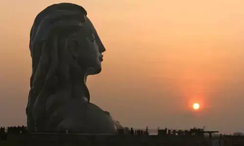 The Sadhguru Sannidhi is located near Nandi Hills, a popular tourist spot.