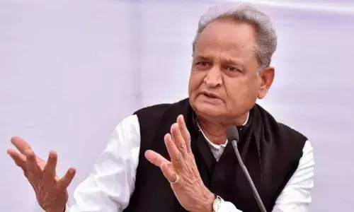 Gehlot bats for Chiranjeevi Health Scheme across country