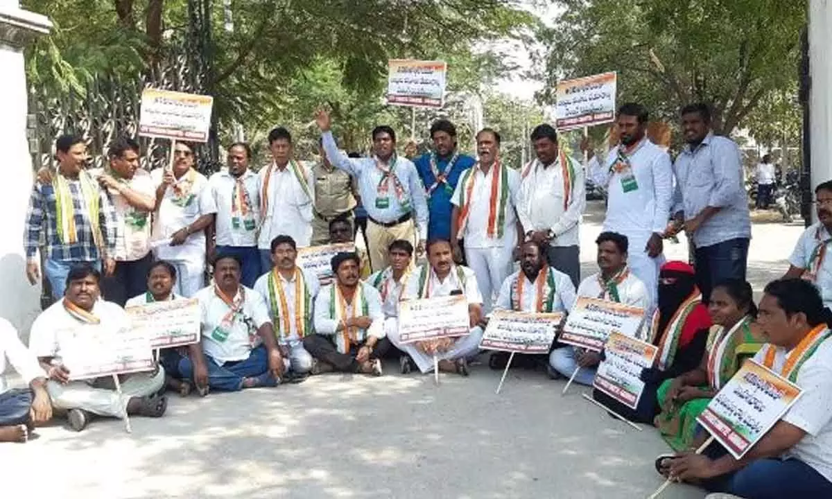 City Congress workers staged a dharna in front of the SE office in Karimnagar on Friday.