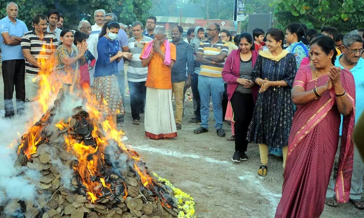 Sankranti festivities begin with pomp in Telugu States