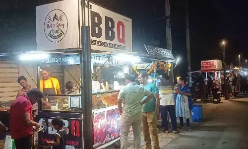 Food shops at Eat Street in Rajamahendravaram