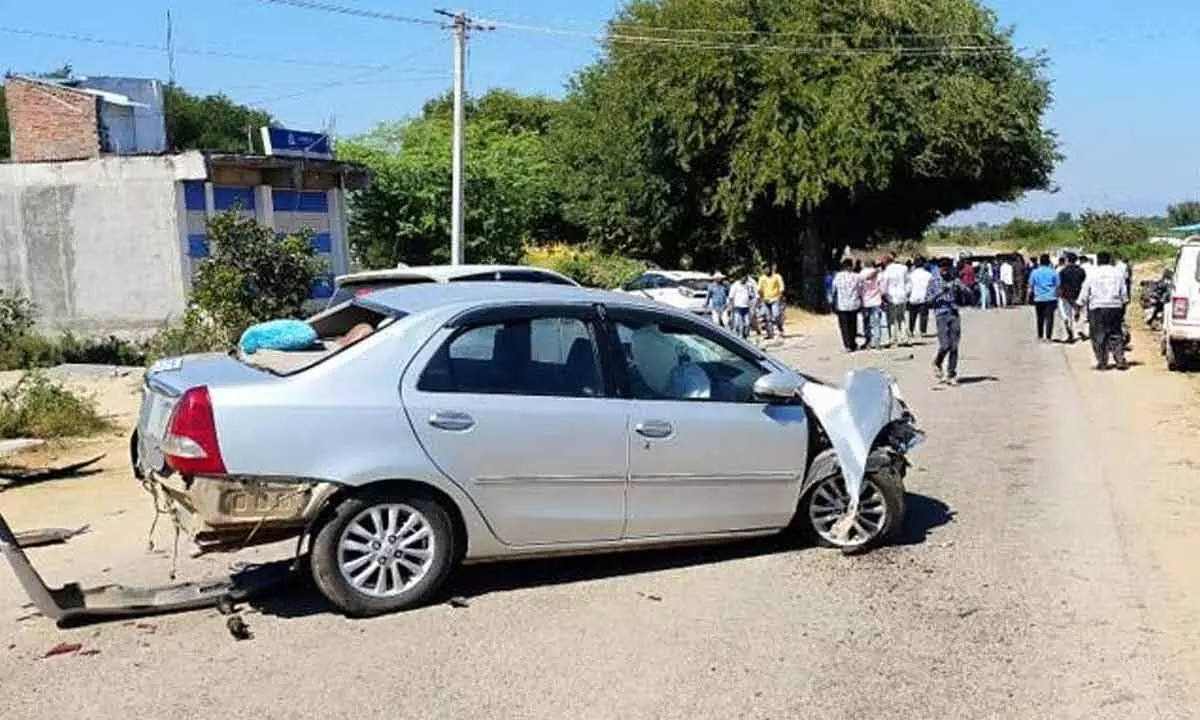 Ramachandra Reddy and Mithun Reddy escapes danger as two cars in a convoy collide