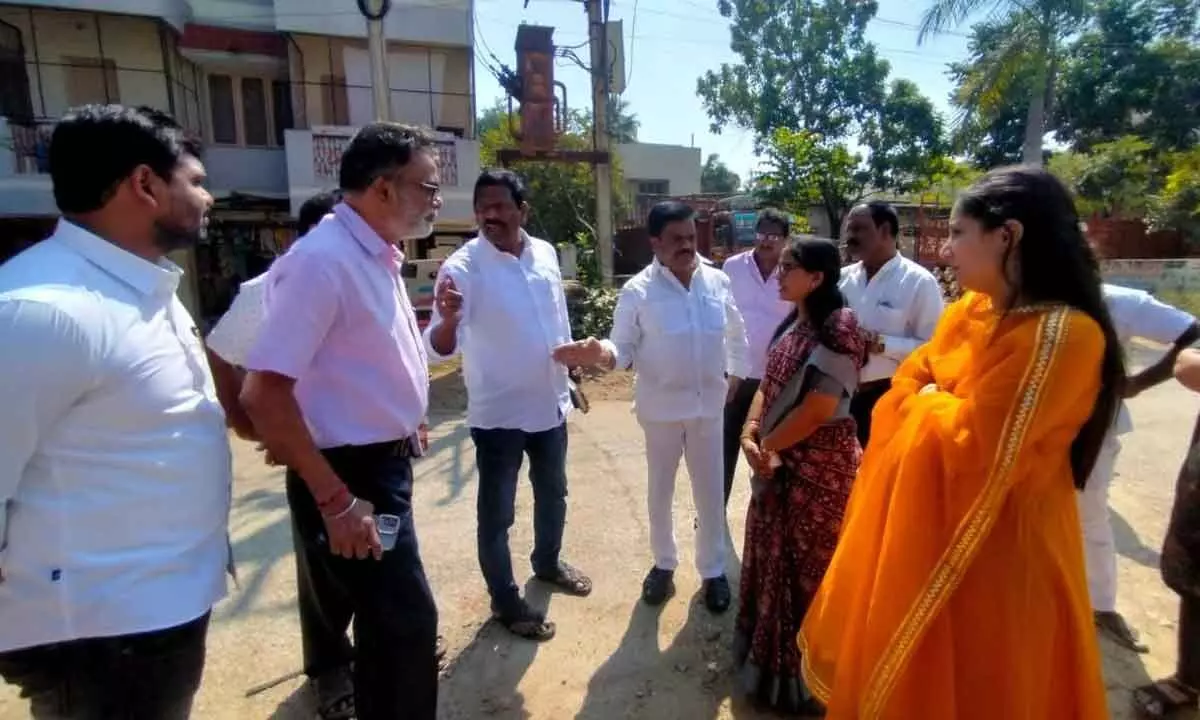 Corporator of the 42nd division Sekhar Reddy explaining the UDS problem to  Mayor Dr R Sirisha and Municipal Commissioner Anupama Anjali who inspected the division in Tirupati on Tuesday