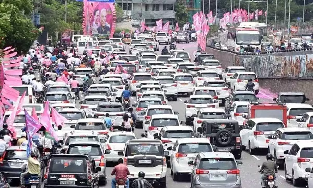 Khammam meeting: Commuters face wrath of traffic diversion