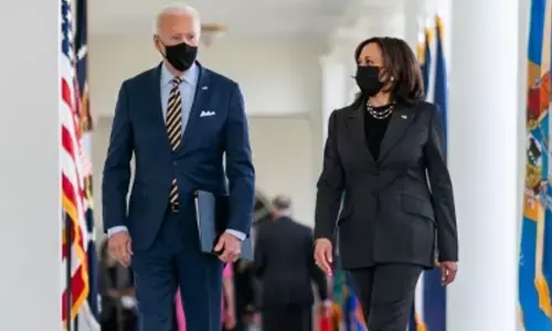 Biden forgets how to pronounce Kamala Harris name!