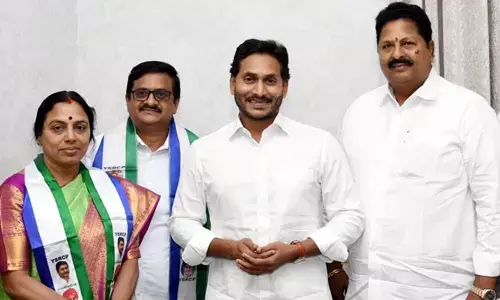 TDP leaders join YSRCP in the presence of YS Jagan in Tadepalli