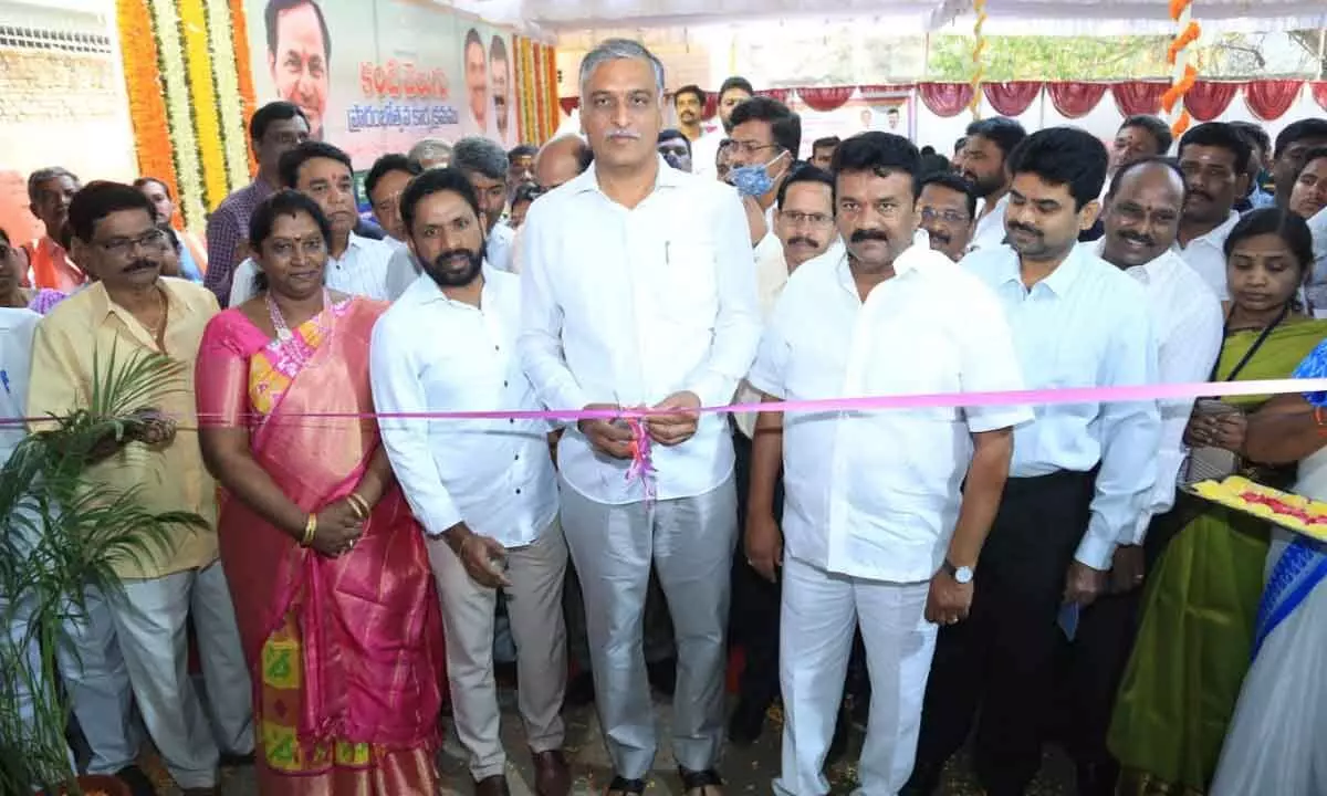 Hyderabad: Harish Rao inaugurates Kanti Velugu program in Ameerpet, CS pays surprise visit to AV college