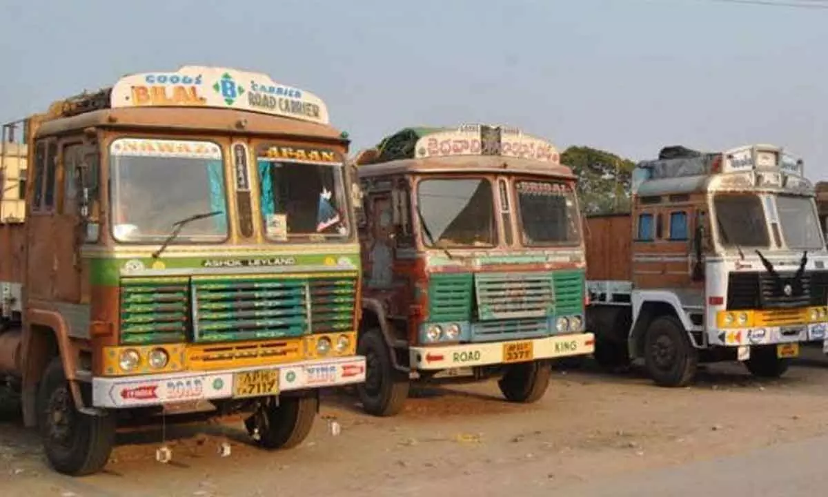 Lorry owners urge AP, TS govts to enter into agreement
