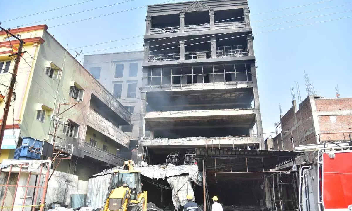 GHMC and other rescuing personnel could not enter Deccan Mall building even on Friday to search for the three missing people. Photo: Adula Krishna