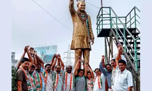Congress party leaders expressing their solidarity to ‘Prajakshetra Yatra’ in Visakhapatnam on Sunday