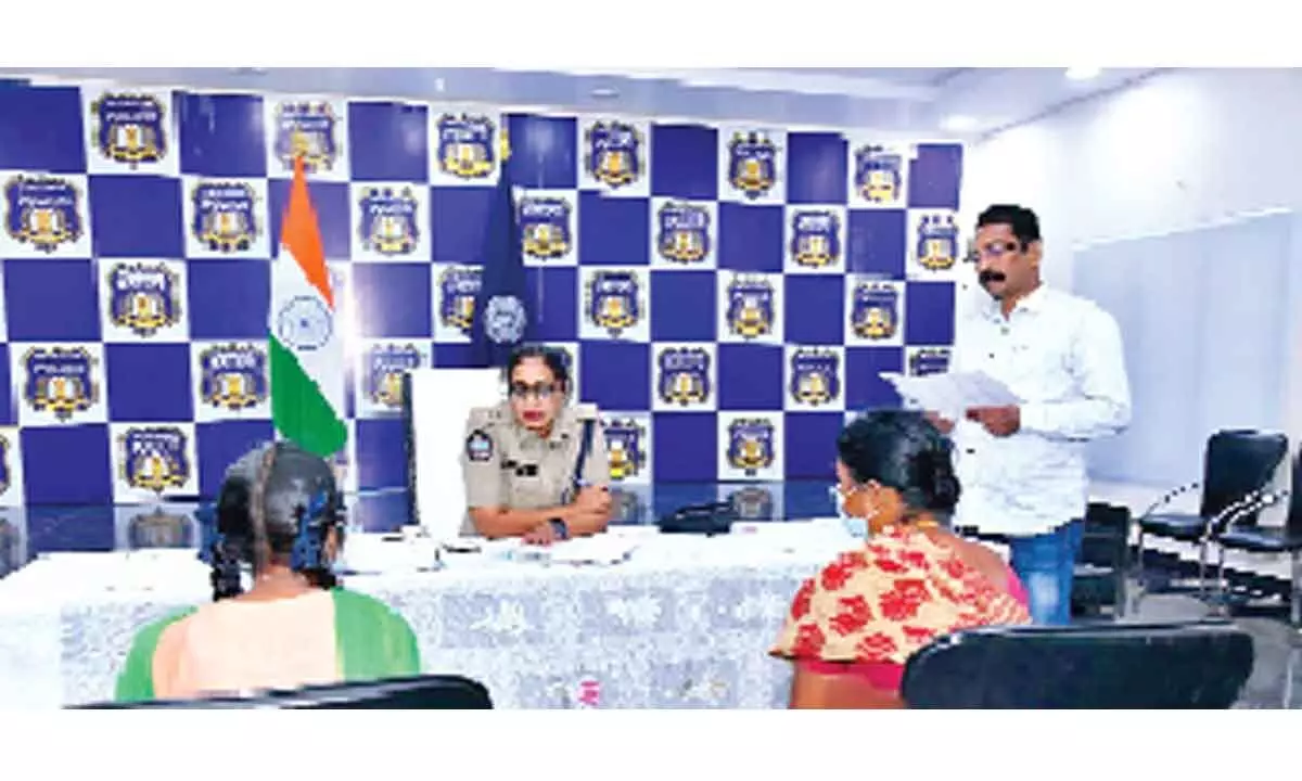 Prakasam SP Malika Garg interacting with complainants during Spandana programmer at her office in Ongole on Monday