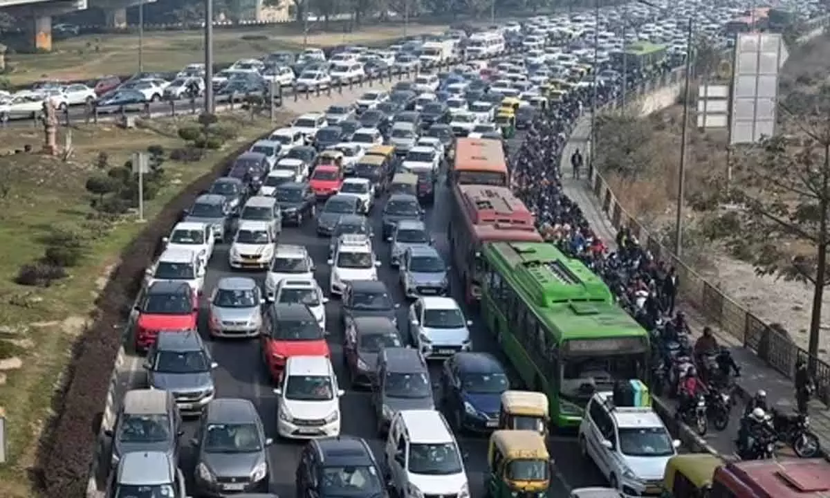 Delhi traffic crawls amid restrictions for Republic Day Parade rehearsal
