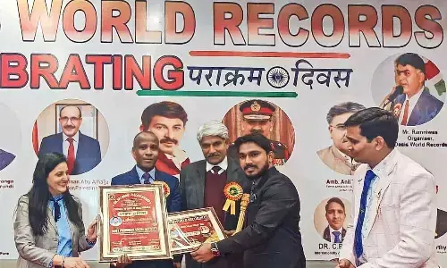 Dr Karthik Singampalli receiving the award at a programme in Delhi on Sunday