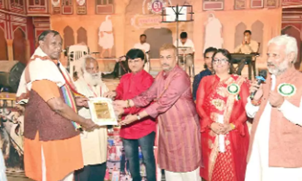 Srinivas Nandlal Dhupad gets award for saving 2,500 cows