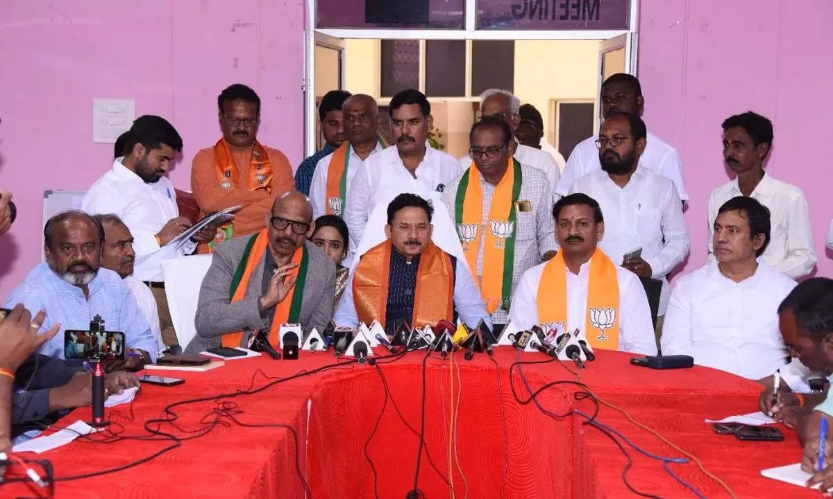 Union Minister of State for Communications Devusinh Chauhan addressing a media conference in Kurnool on Monday. Former BJP Rajya Sabha member TG Venkatesh and others are also seen