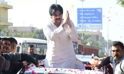 Jana Sena chief Pawan Kalyan reaches Kondagattu temple