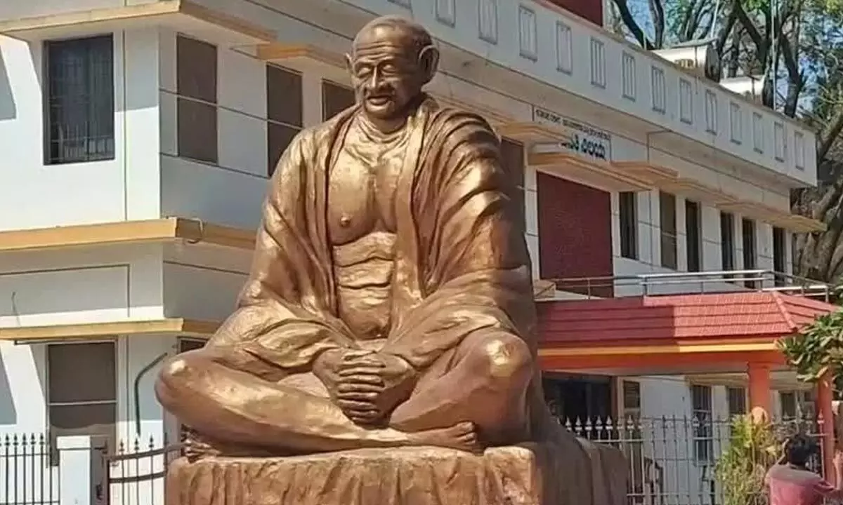 Inauguration of Gandhi statue deferred due to ‘improper shape’