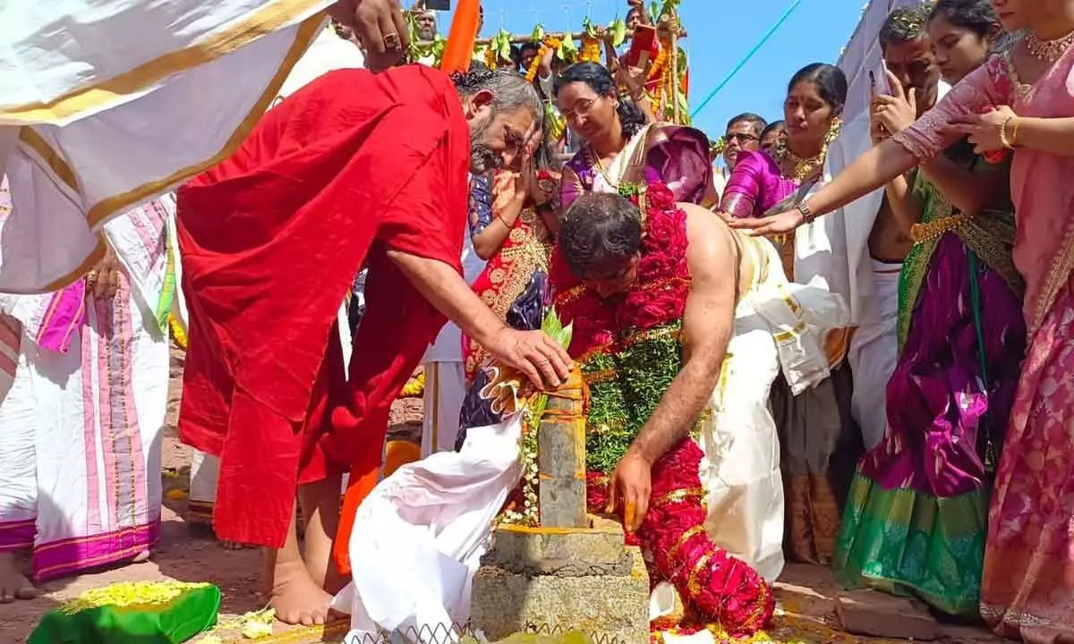 Sri Tridandi Chinna Srimannarayana Ramanuja Jeeyar Swamy performing Bhoomi Puja for the construction of Lord Venkateshwara Swamy temple at Tippai Palle village  in Orvakal mandal in Kurnool district on Thursday.