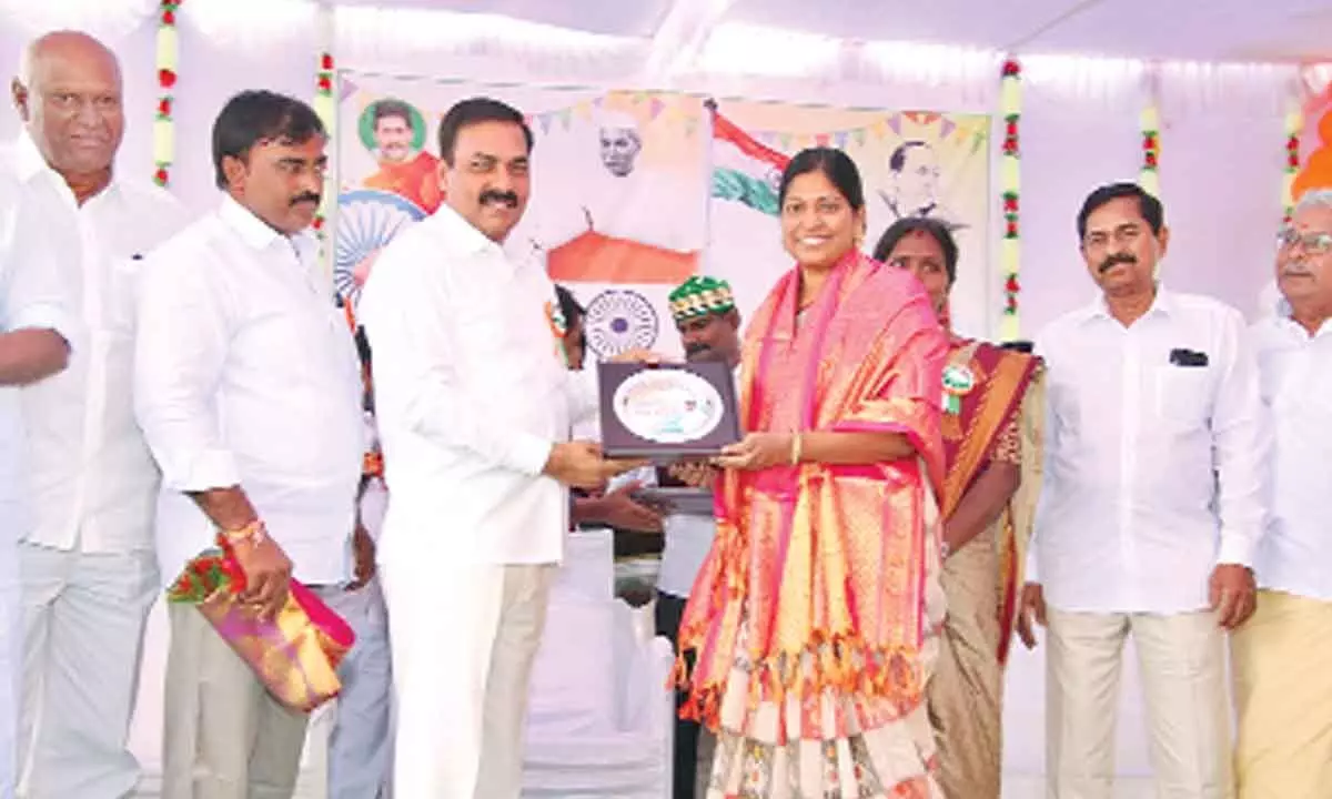 Agriculture Minister K Govardhan Reddy felicitating an official during R-Day celebrations in Venkatachalam on Thursday