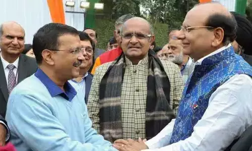 Amid tussle, LG invites Kejriwal for meeting