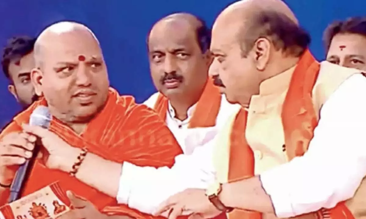 Bommai snatches mic from Swamiji