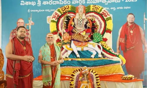 Visakha Sri Sarada Peetham seers Swaroopanandendra Saraswathi Swami and Swatmanandendra Saraswathi Swami performing special puja in Visakhapatnam on Friday